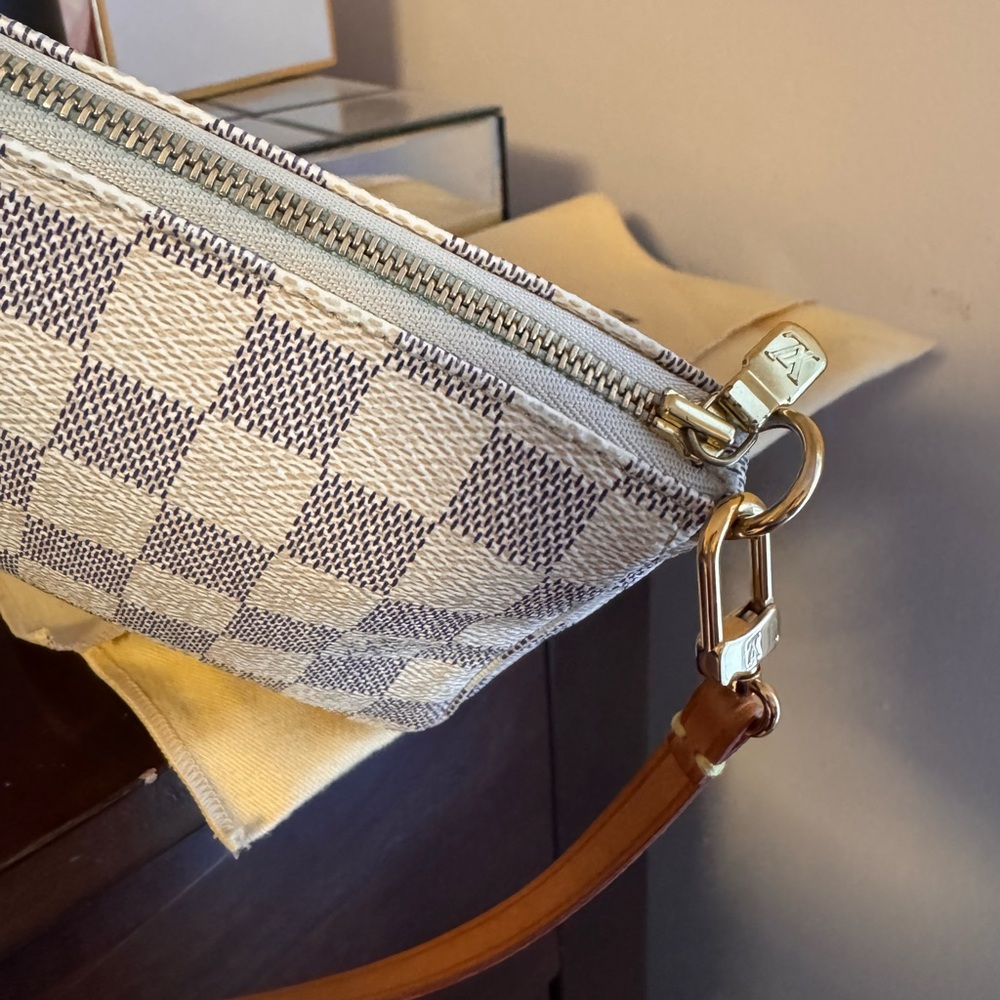 Louis Vuitton Damier Azur Pochette Accessoires in White and Tan - Picture 5 of 7